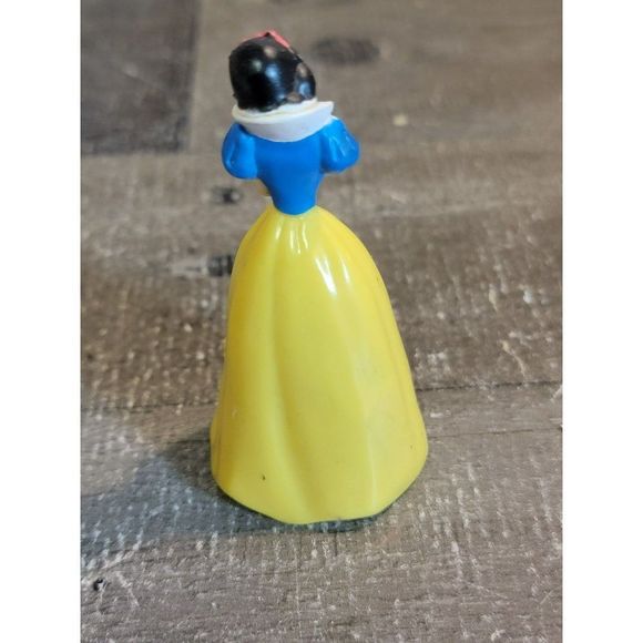 Disney Snow White princess toy figure - Picture 3 of 4